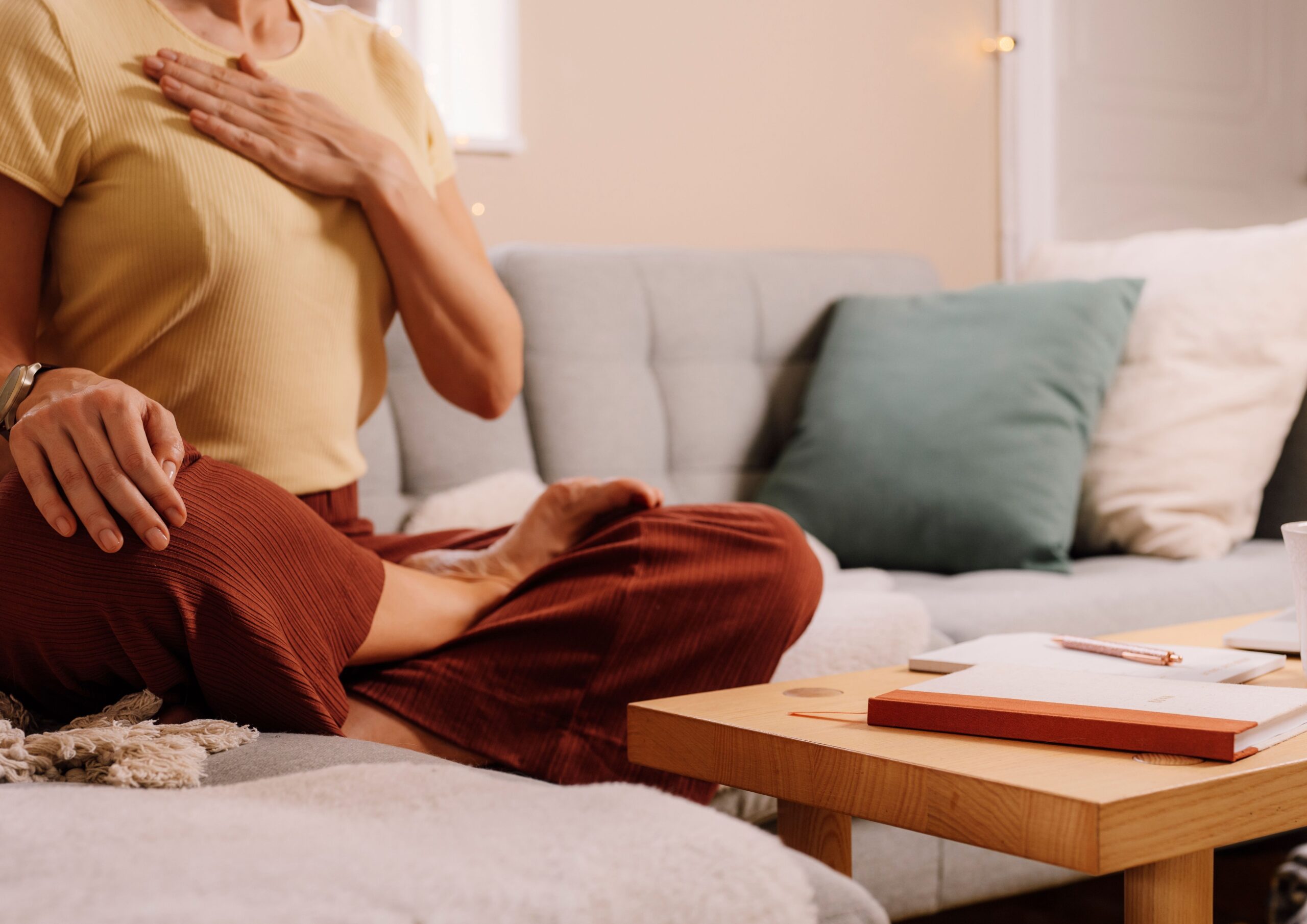 Hypnose systémique, posture d’écoute intérieure pour se reconnecter à soi et libérer les blocages