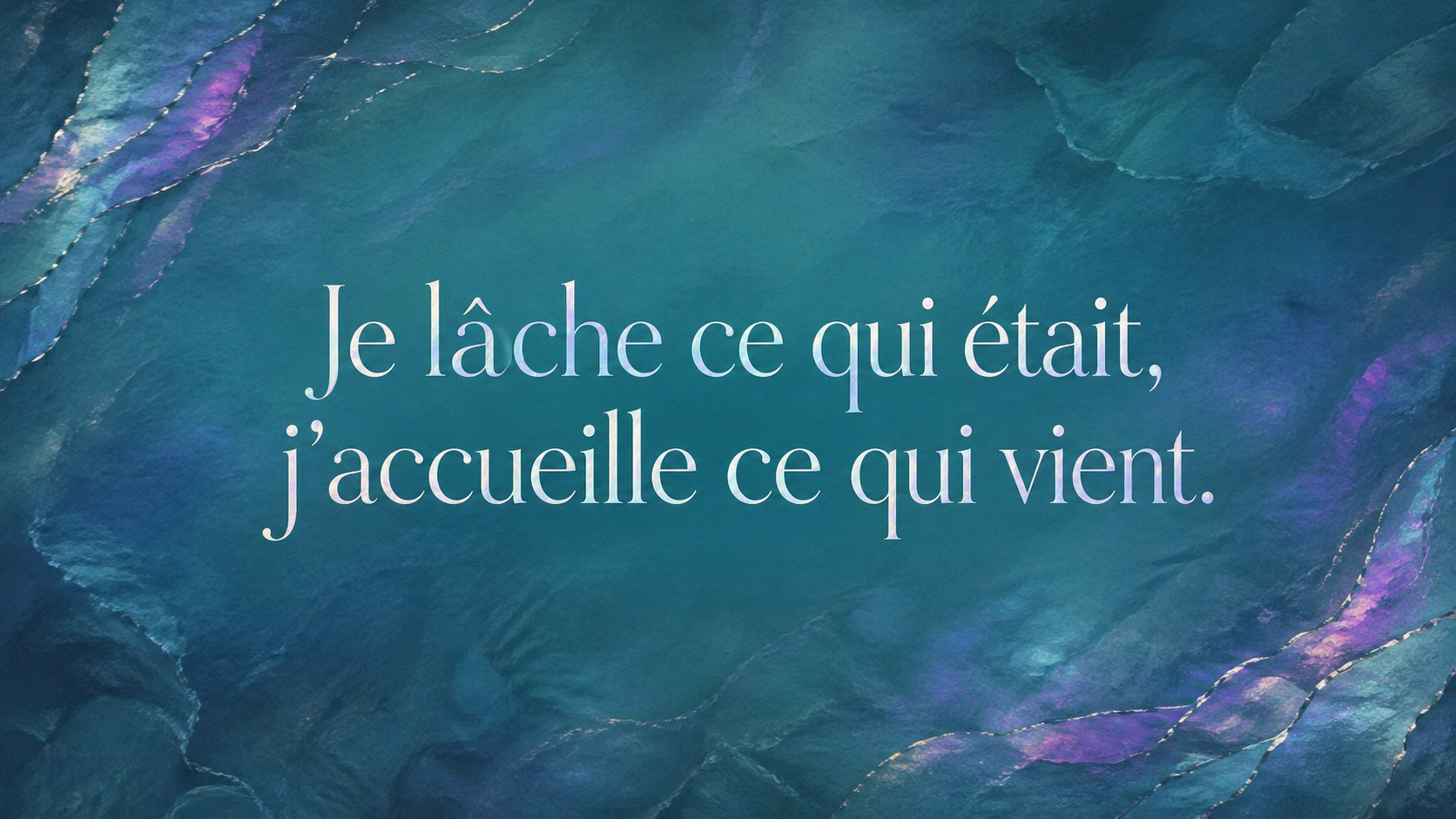 mantra du nombre 555 en numérologie en blanc irisé sur fond turquoise profond avec reflets violets