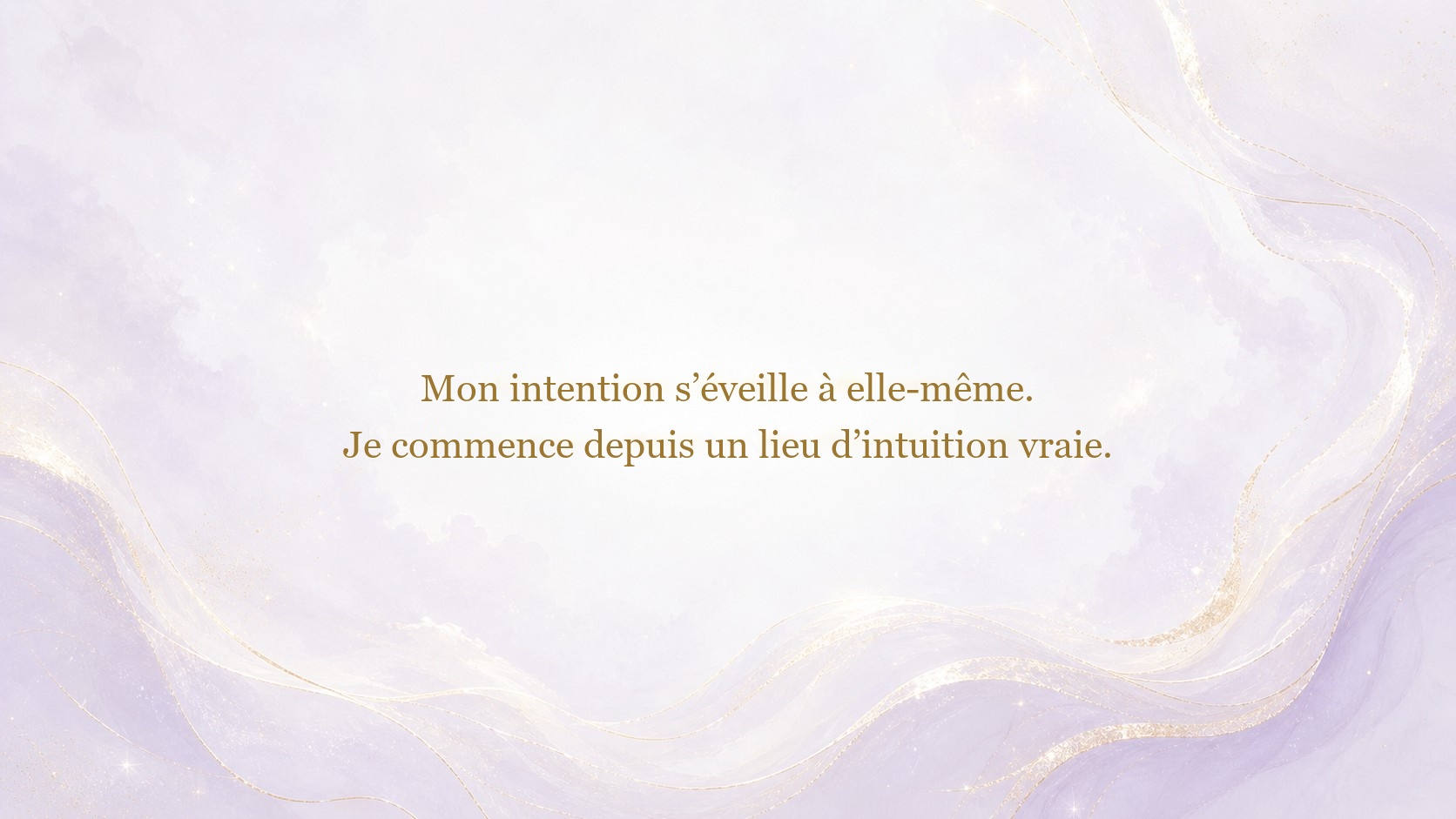 mantra de l'heure 01:11 en or nacré sur fond blanc pâle et lilas discret