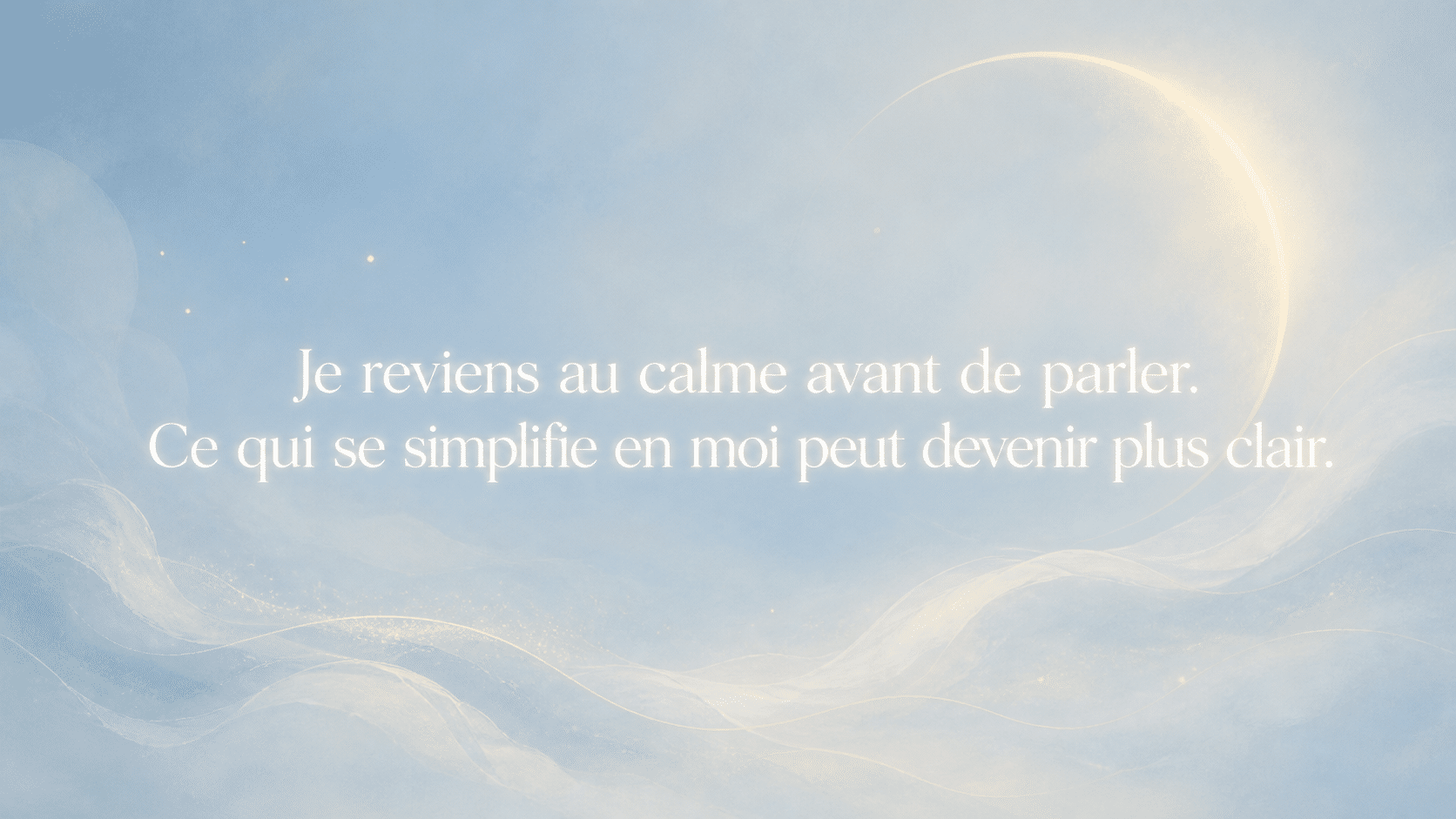 mantra de l'heure 02:10 en blanc nacré sur fond bleu brume très doux
